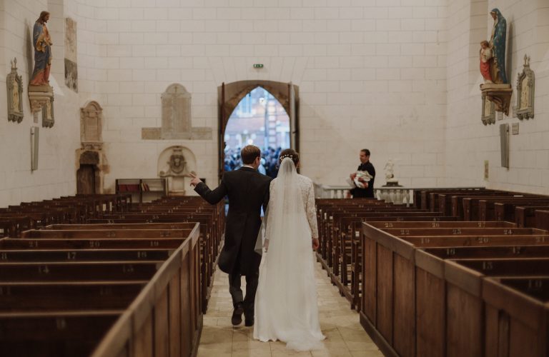 Mariés sortant de l'église.